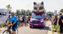 Le Catmobile dans la caravane publicitaire du Tour de Namur