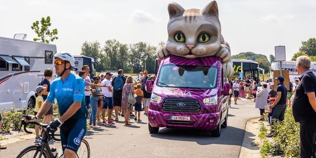 Le Catmobile dans la caravane publicitaire du Tour de Namur
