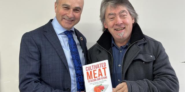 Picture of Michel Vandenbosch and Philip Lymbery, co-writers of "Meat to Secure Our Future : Hope for Animals, Food Security, and the Environment"